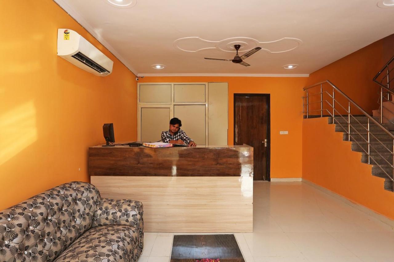 Oyo Rose Residency Near Dwarka Sector 9 Metro Station Hotel New Delhi Buitenkant foto